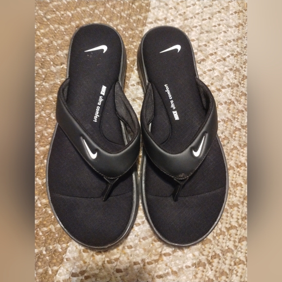 Nike Women's Sandals - Picture 1 of 4